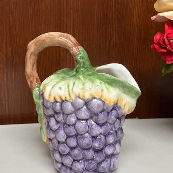 Vintage Majolica Pottery Embossed Grape shaped serving pitcher - Picture 4 of 15